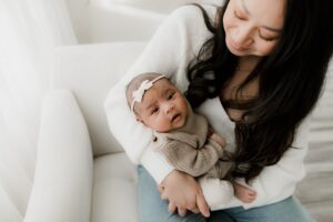 seattle studio lifestyle newborn family photographer