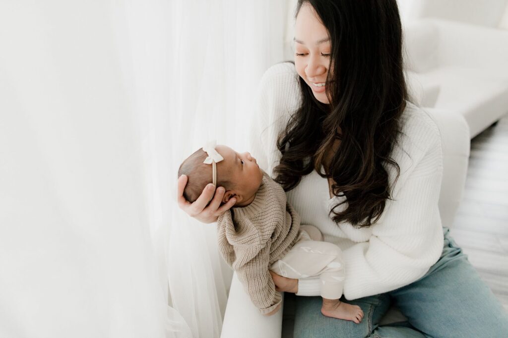 seattle studio lifestyle newborn family photographer