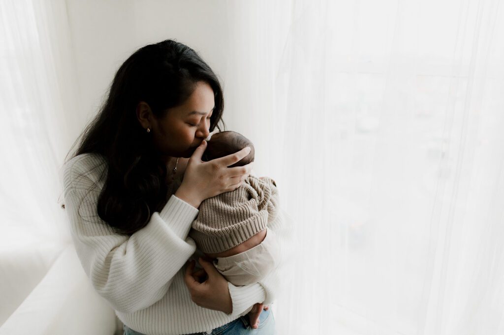 seattle studio lifestyle newborn family photographer