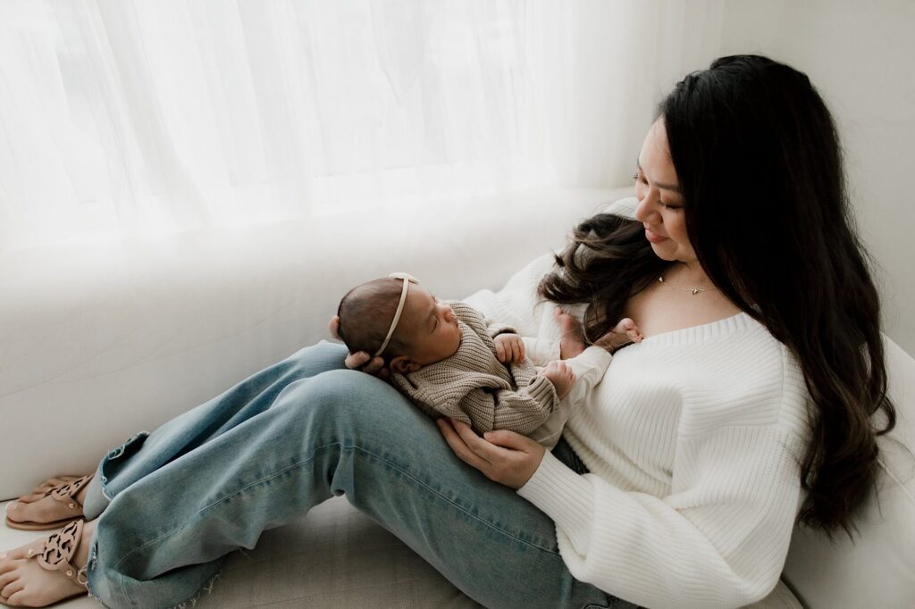 seattle studio lifestyle newborn family photographer