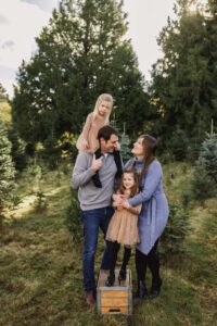 holiday mini session in puyallup with Christina Mae photography at Christmas tree farm