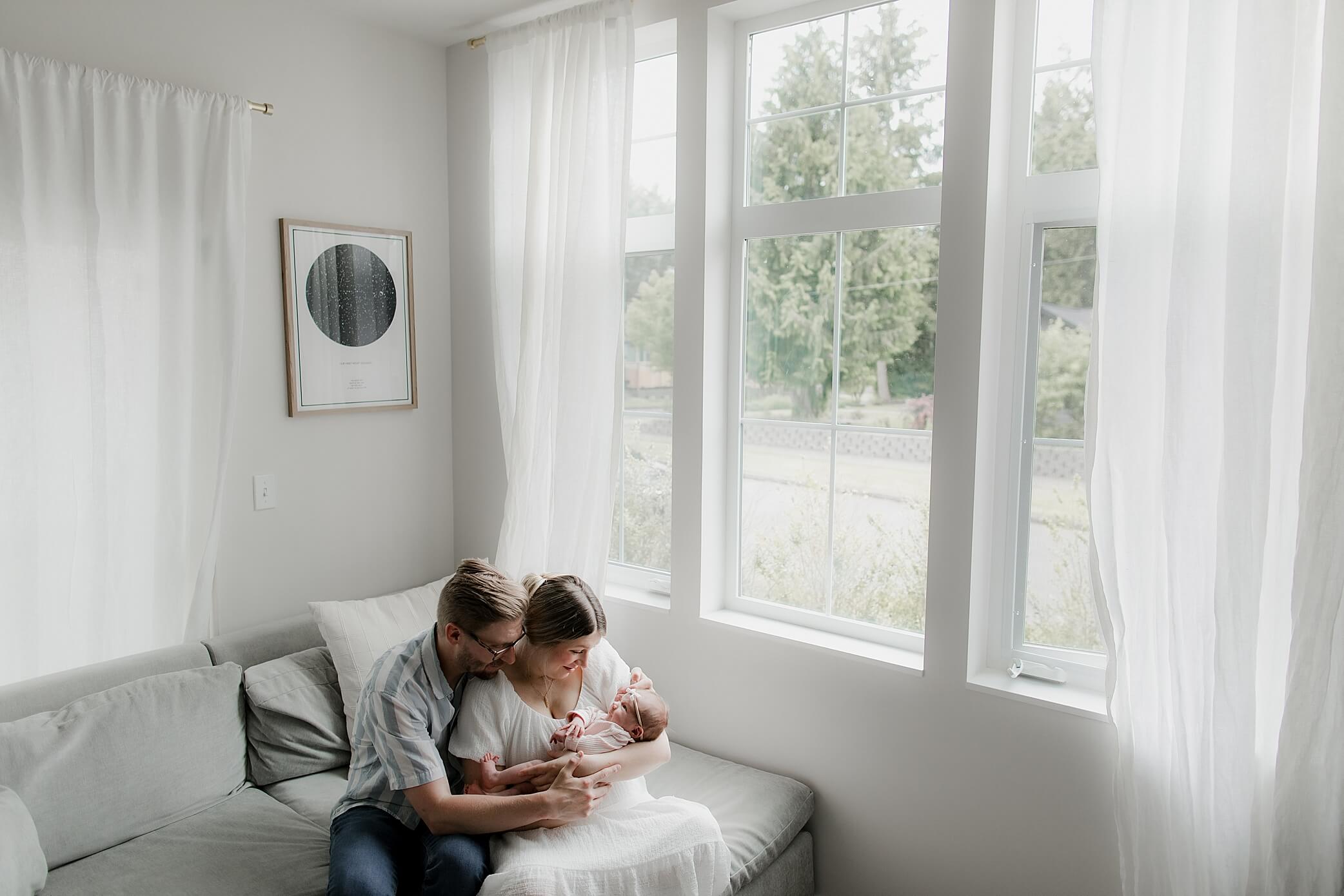 lifestyle newborn photography in seattle home