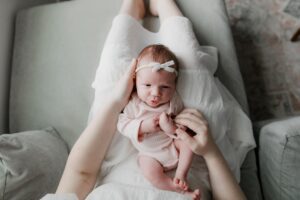 lifestyle newborn photography in seattle home